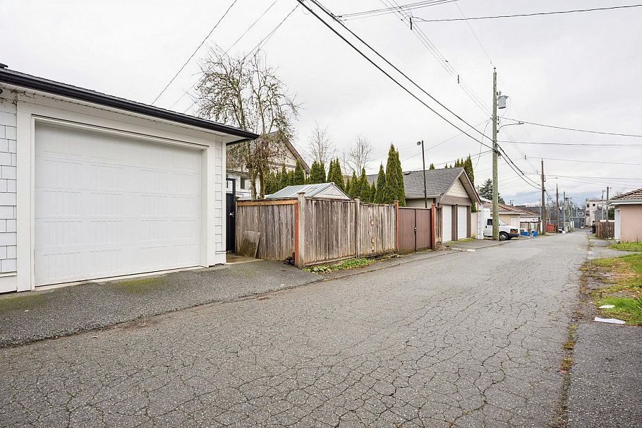 4382 Perry Street Vancouver, BC - 30