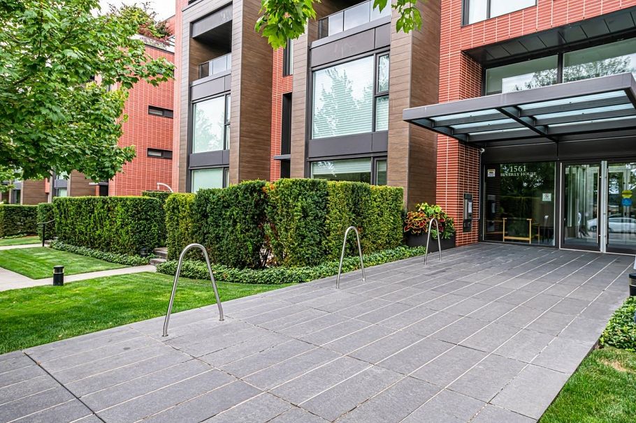 602 1561 W 57th Avenue Vancouver, BC - 4