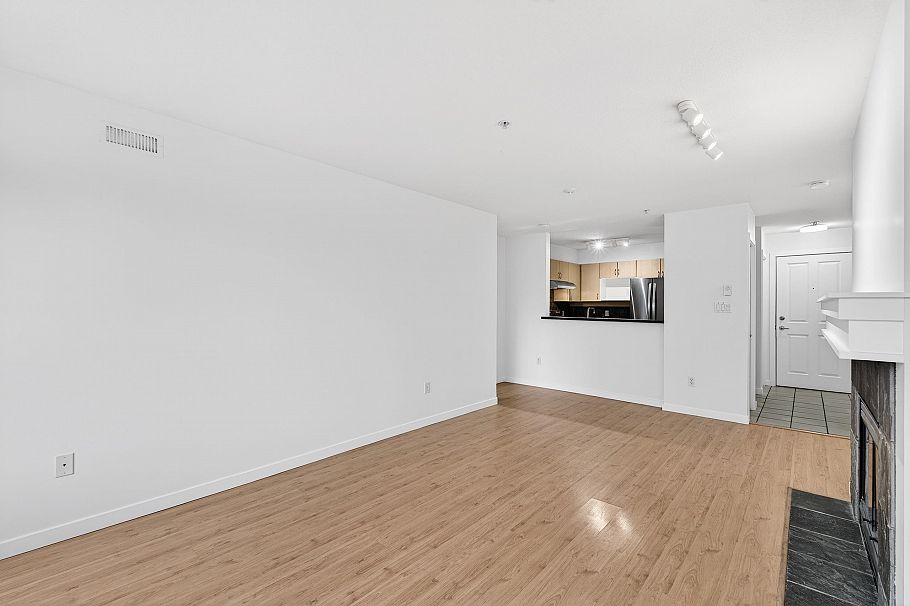 307 3161 W 4th Avenue Vancouver, BC - 4