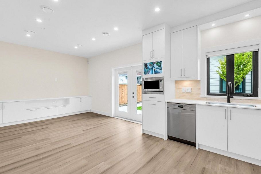 2 4257 Knight Street Vancouver, BC - 11