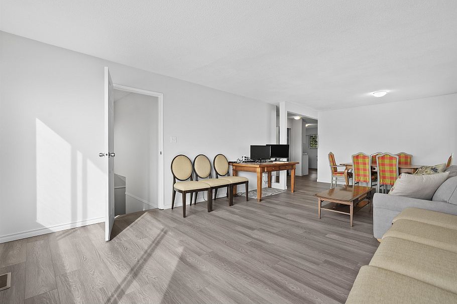 7656 Main Street Vancouver, BC - 9