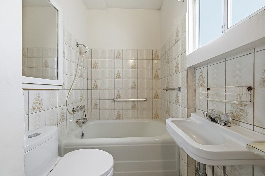 3521 Triumph Street Vancouver, BC - 8