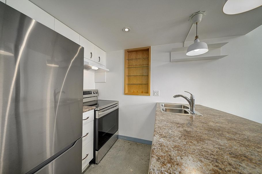 806 22 E Cordova Street Vancouver, BC - 16