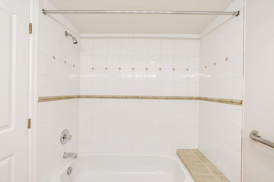 101 120 E 2nd Street North Vancouver, BC - 24