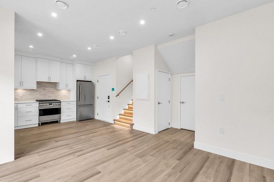 2 4257 Knight Street Vancouver, BC - 7