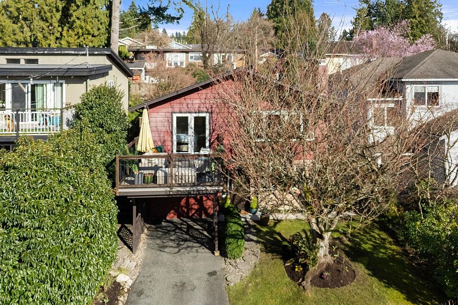 3300 Mahon Avenue North Vancouver, BC - 2