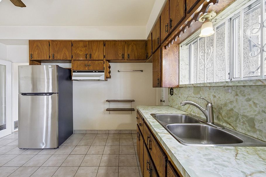 3521 Triumph Street Vancouver, BC - 6