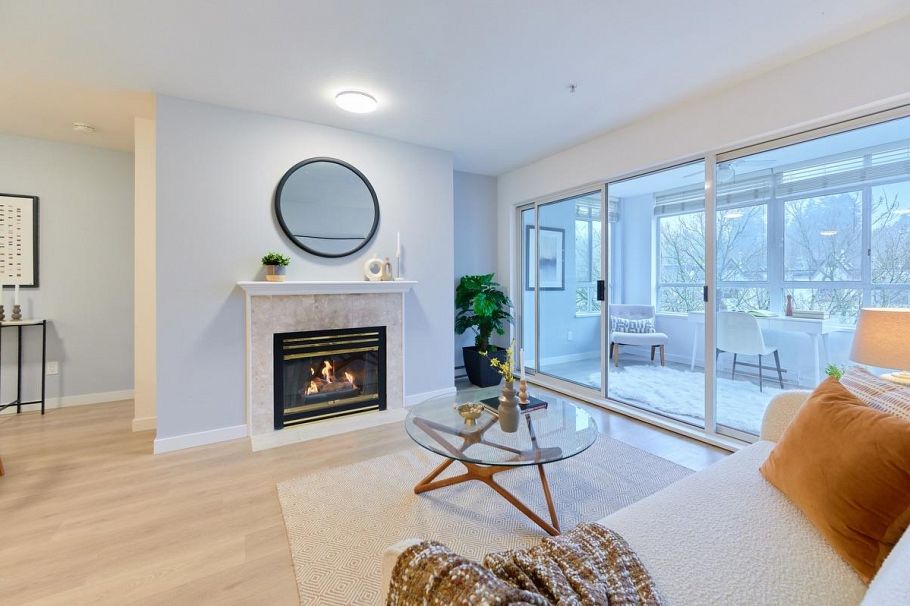 313 855 W 16th Street North Vancouver, BC - 2