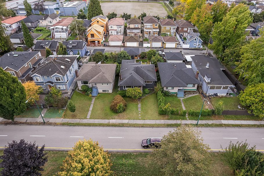 2624 E 1st Avenue Vancouver, BC - 6