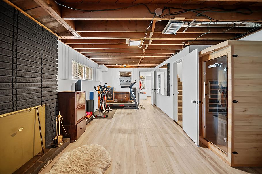 2624 E 1st Avenue Vancouver, BC - 24