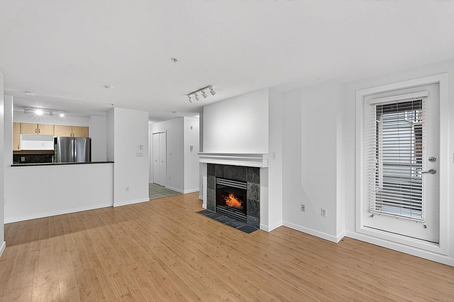 307 3161 W 4th Avenue Vancouver, BC - 2