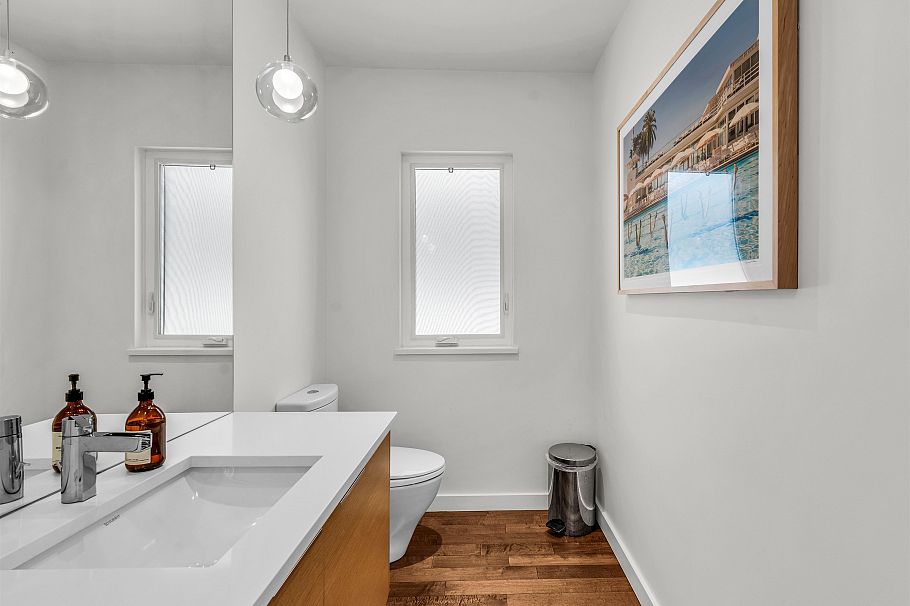 132 W 22nd Avenue Vancouver, BC - 12