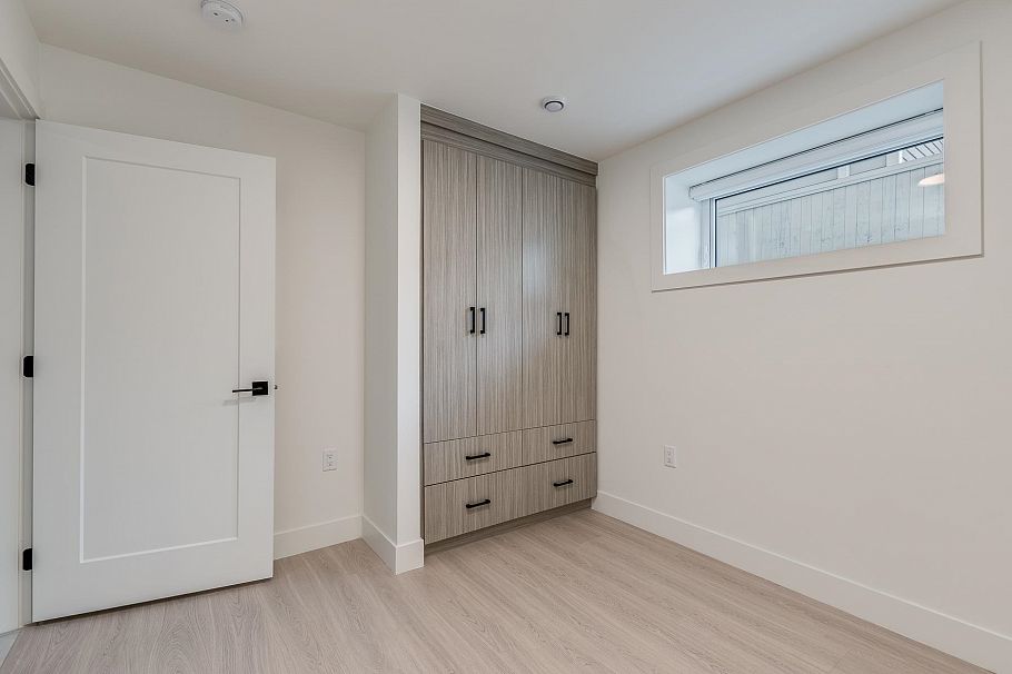 1 2263 E 35th Avenue Vancouver, BC - 24