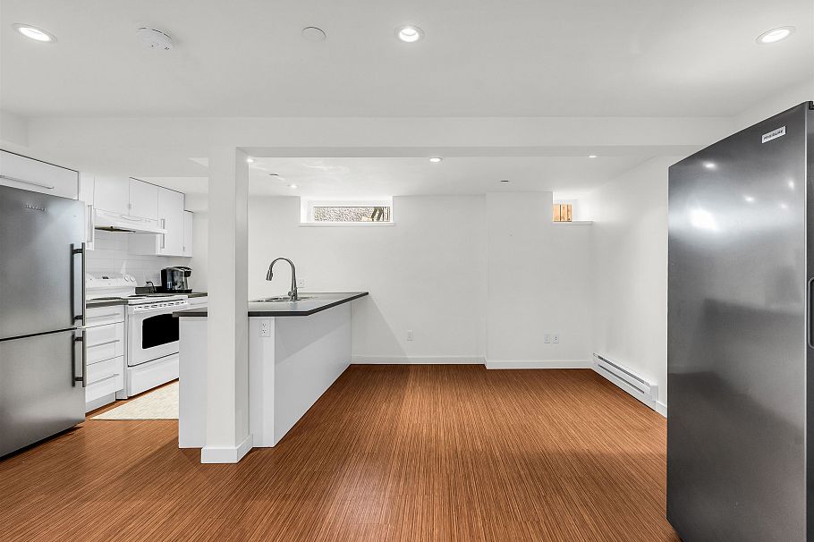 132 W 22nd Avenue Vancouver, BC - 30