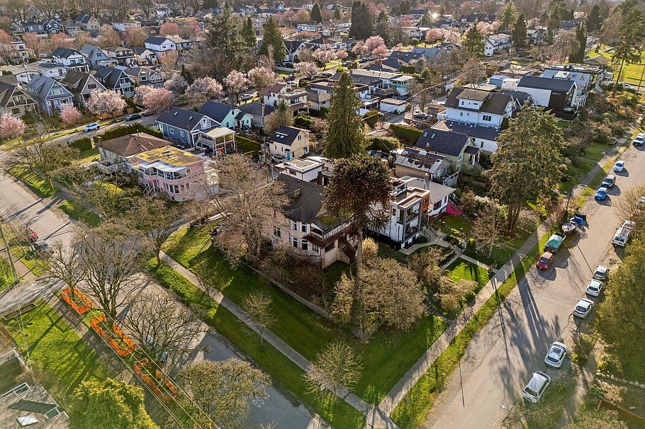 2798 Yale Street Vancouver, BC - 2