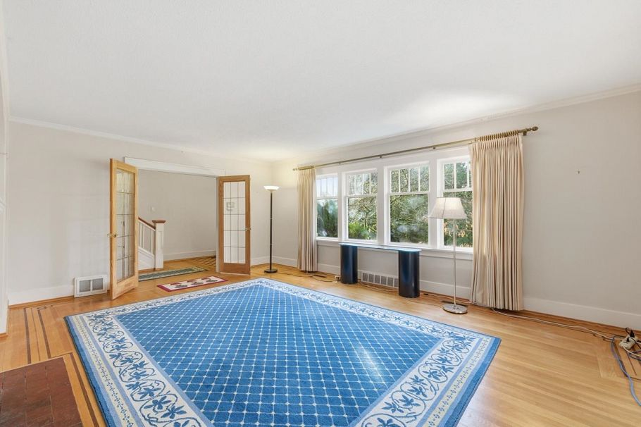 3775 W 35th Avenue Vancouver, BC - 4