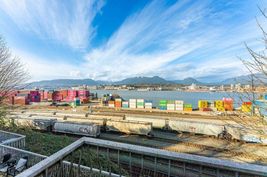 2709 Wall Street Vancouver, BC - 11