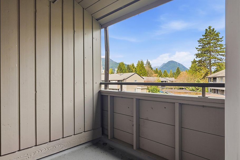 2329 Mountain Highway North Vancouver, BC - 16