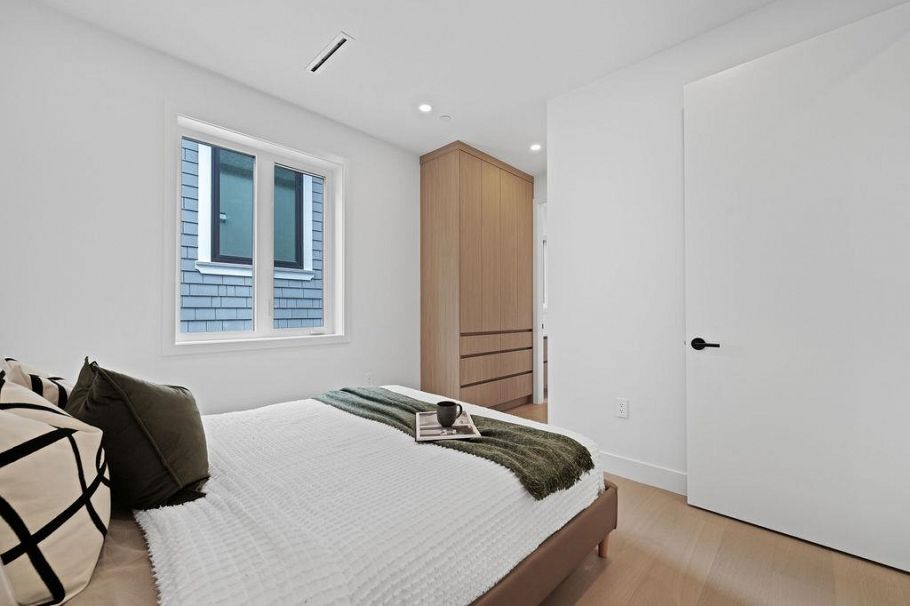 1 3880 W 23rd Avenue Vancouver, BC - 24