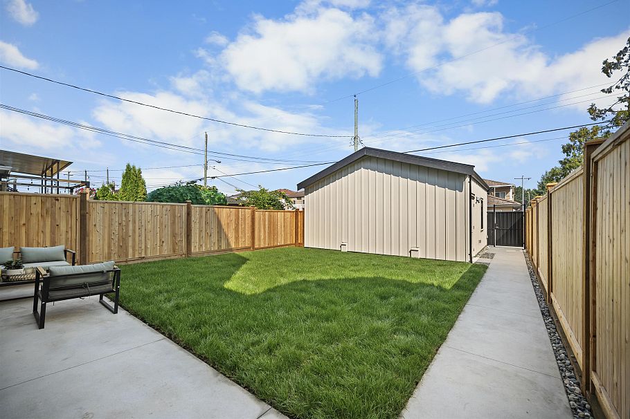 2 3563 E 25th Avenue Vancouver, BC - 24