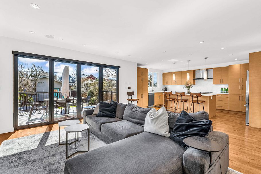 132 W 22nd Avenue Vancouver, BC - 8