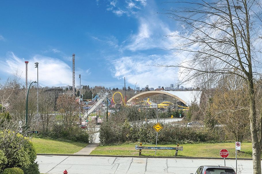 3521 Triumph Street Vancouver, BC - 20