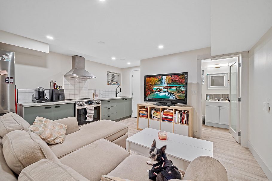 2624 E 1st Avenue Vancouver, BC - 20