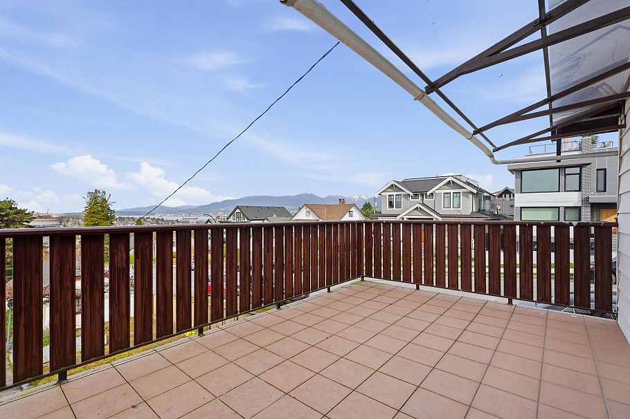 3690 Dundas Street Vancouver, BC - 25