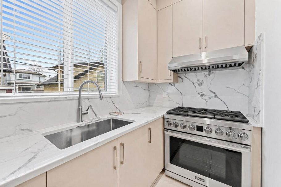 2719 E 46th Avenue Vancouver, BC - 13