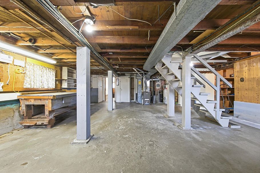 3521 Triumph Street Vancouver, BC - 13