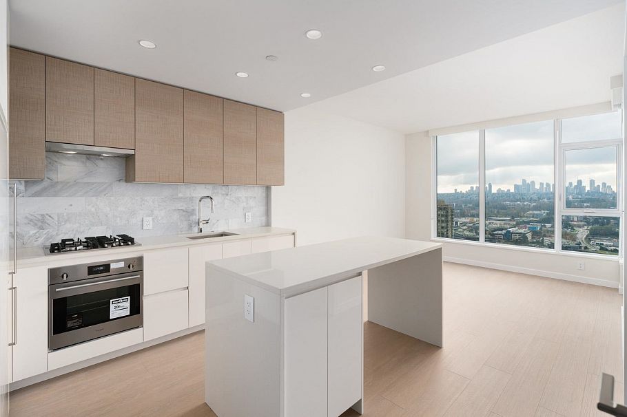 3201 4168 Lougheed Highway Burnaby, BC - 1