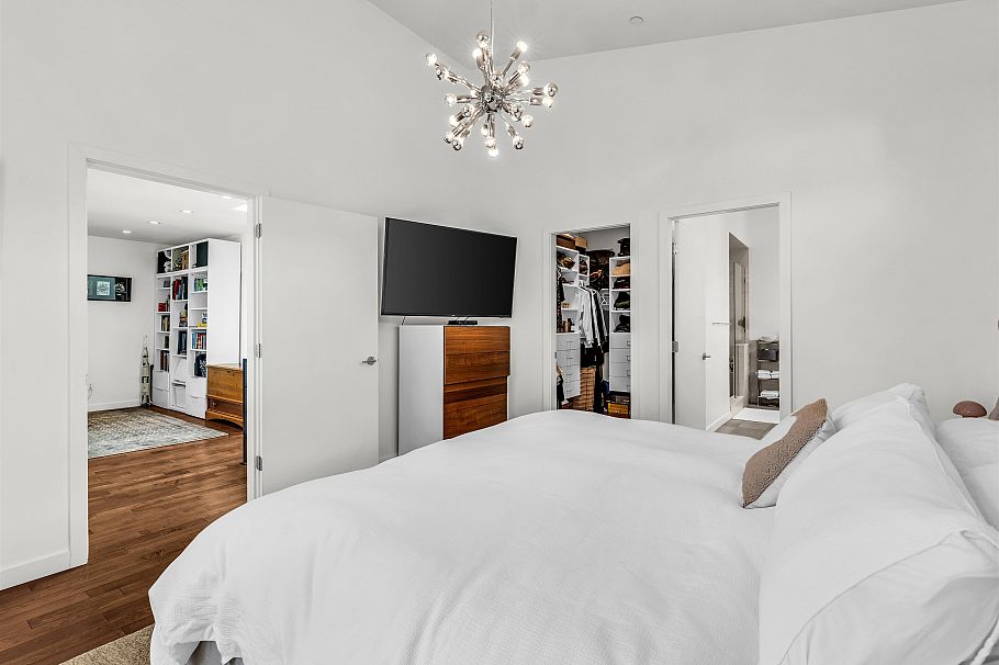 132 W 22nd Avenue Vancouver, BC - 16