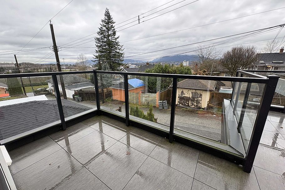 3429 Dundas Street Vancouver, BC - 7