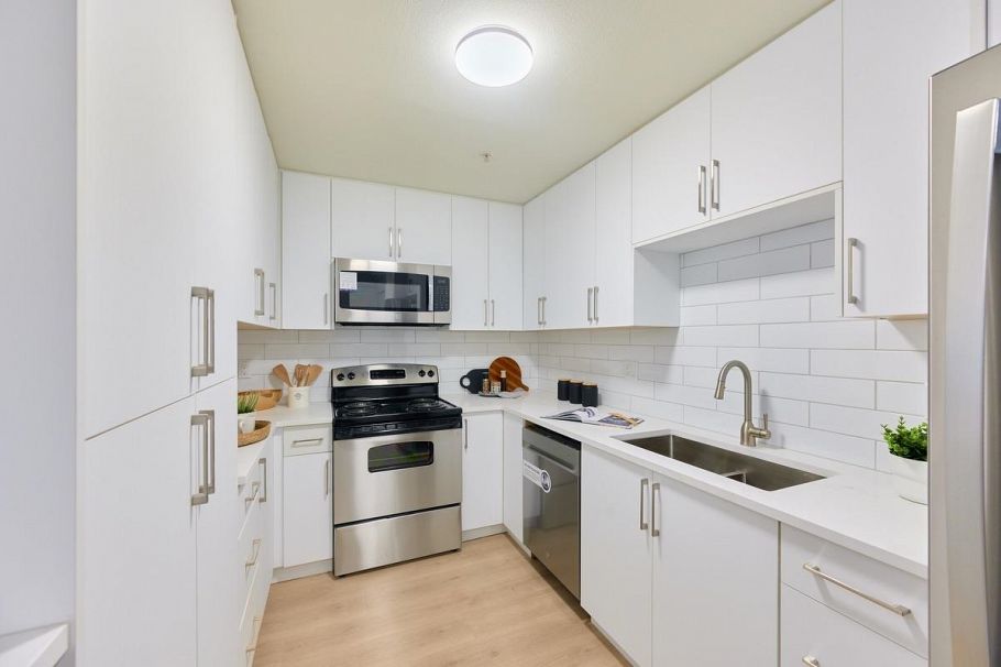 313 855 W 16th Street North Vancouver, BC - 10