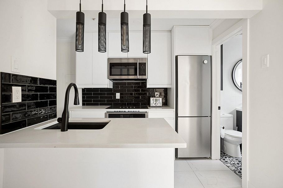 213 1940 Barclay Street Vancouver, BC - 1