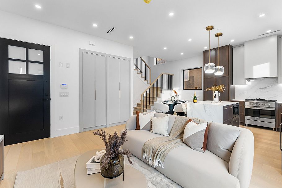 2 546 E 46th Avenue Vancouver, BC - 2