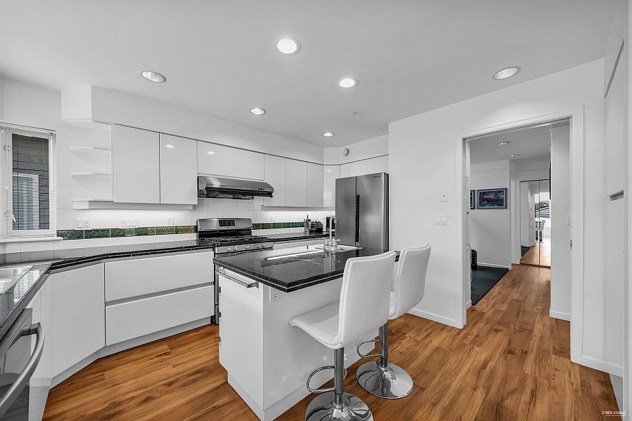 2848 W 20th Avenue Vancouver, BC - 6