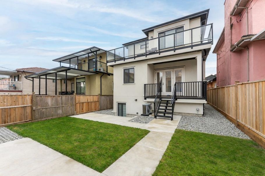 2719 E 46th Avenue Vancouver, BC - 27