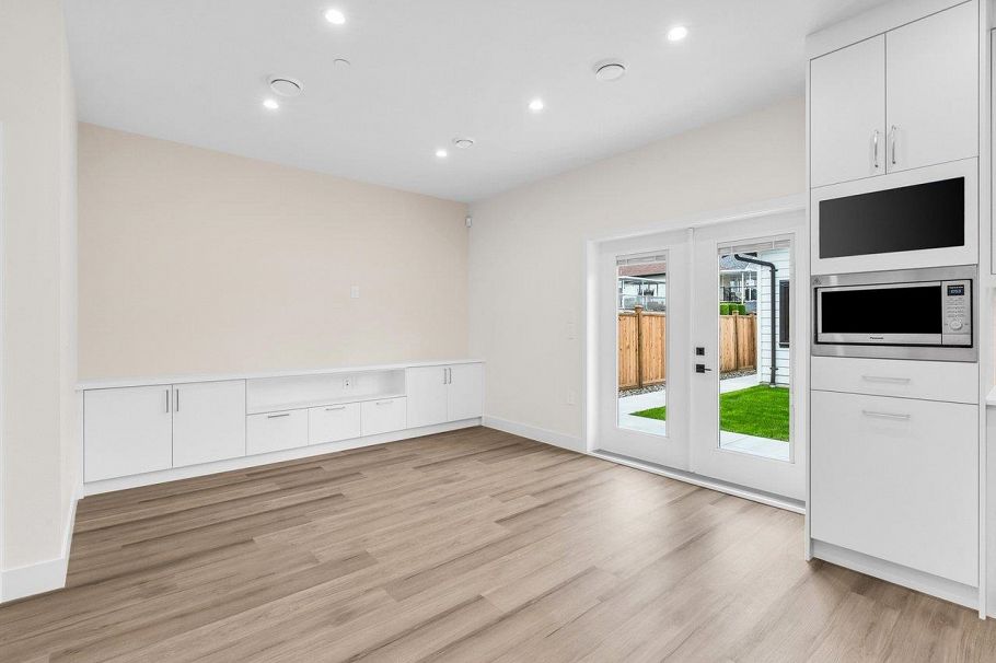 2 4257 Knight Street Vancouver, BC - 2