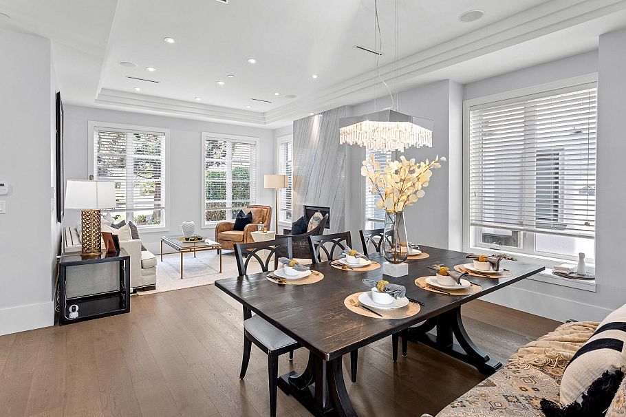 3726 W 35th Avenue Vancouver, BC - 4