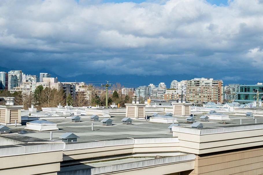 310 678 W 7th Avenue Vancouver, BC - 4