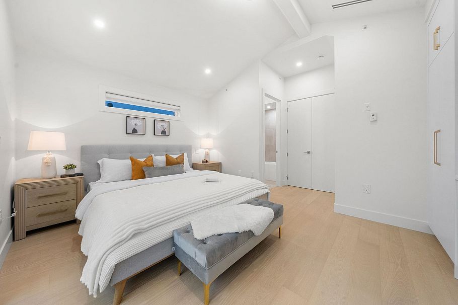 1 1582 E 2nd Avenue Vancouver, BC - 38