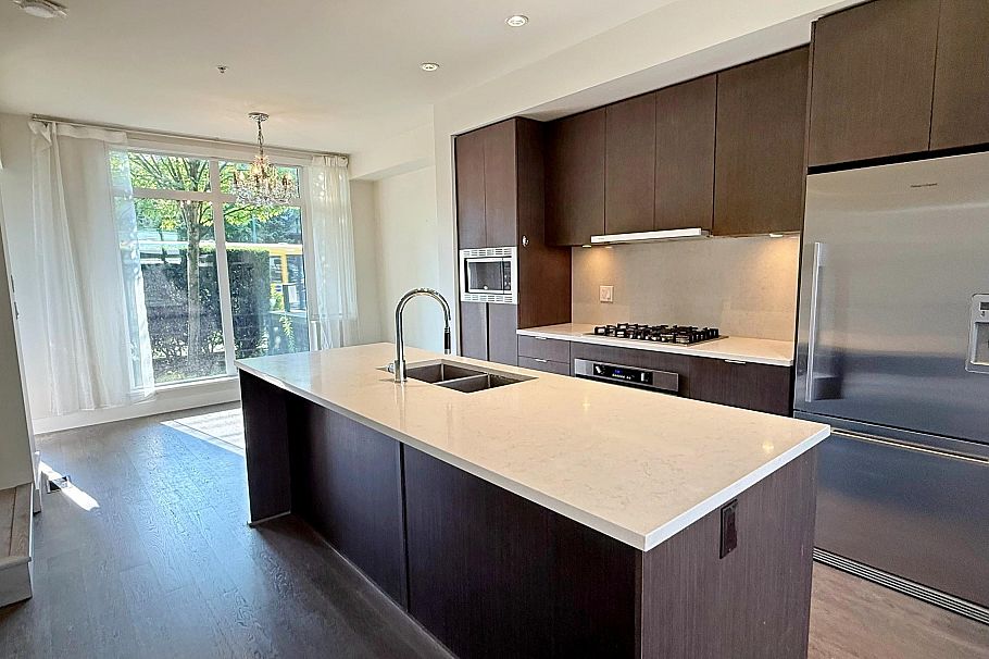 6180 Oak Street Vancouver, BC - 4