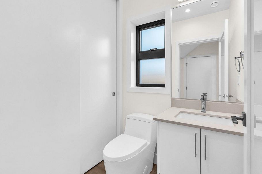 2 4257 Knight Street Vancouver, BC - 14