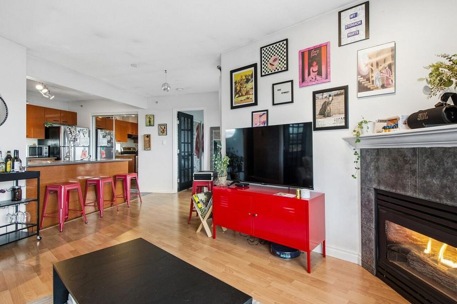 404 1688 E 8th Avenue Vancouver, BC - 8