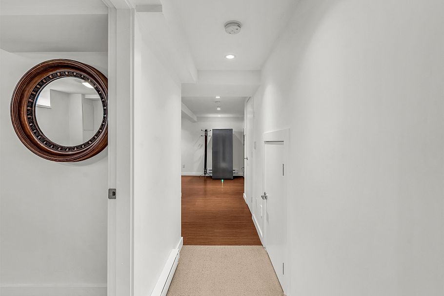 132 W 22nd Avenue Vancouver, BC - 26