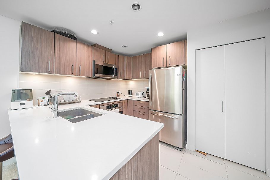 101 5981 Gray Avenue Vancouver, BC - 5