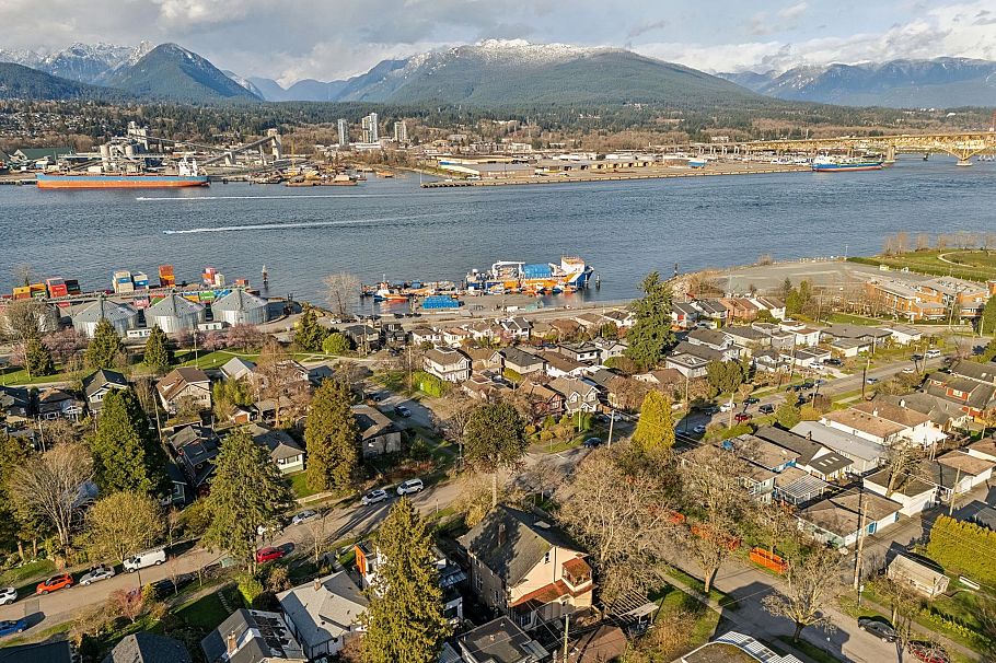 2798 Yale Street Vancouver, BC - 8