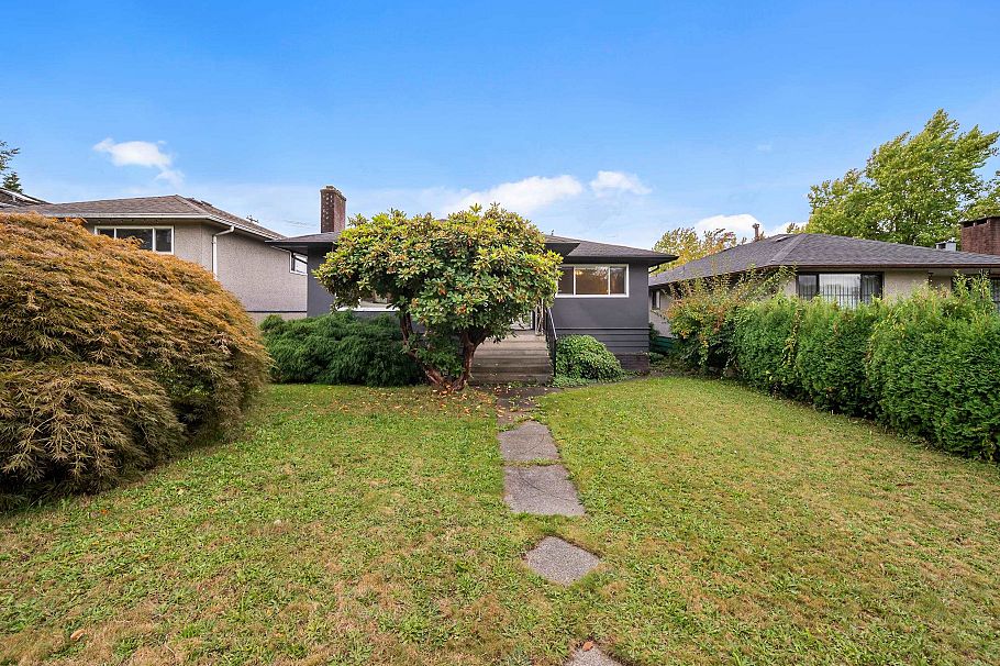 2624 E 1st Avenue Vancouver, BC - 4