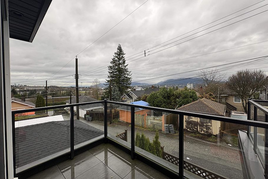 3429 Dundas Street Vancouver, BC - 8